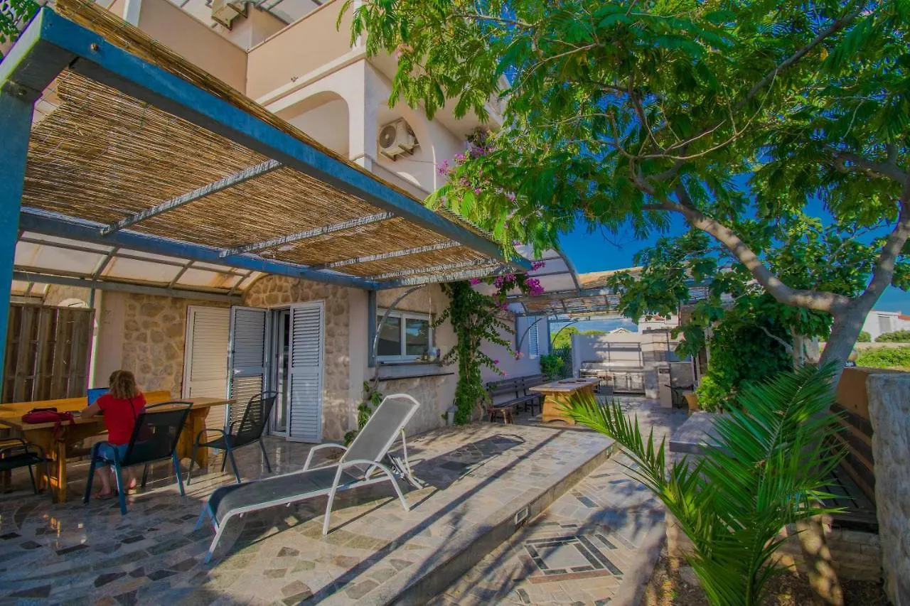 Apartments Big & View In Kosljun, Island Pag