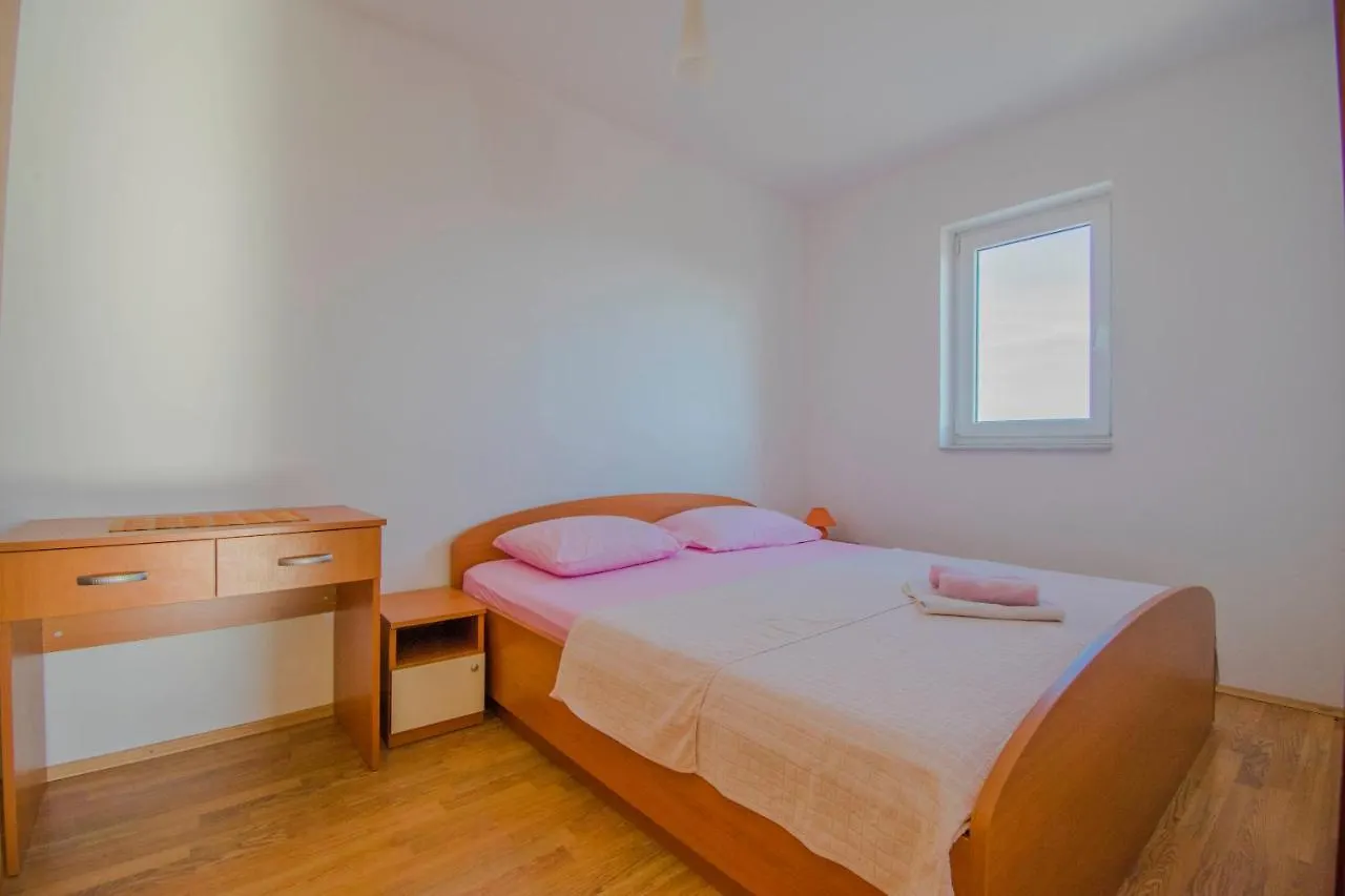 Apartments Big & View In Kosljun, Island Pag